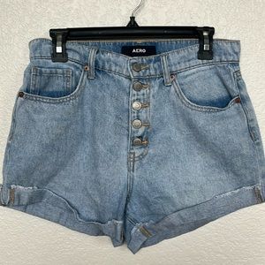 Aero size 6 mom short light wash high waisted